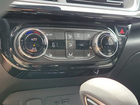 Used 2024 Chevrolet Trax ACTIV w/ Sunroof Package FWD image 33