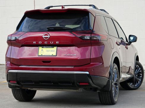 Used 2025 Nissan Rogue Platinum w/ Platinum Premium Package FWD image 4