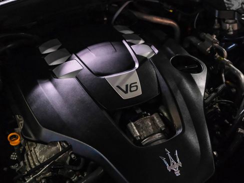 Used 2019 Maserati Levante GranLusso image 47