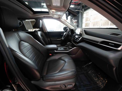 Used 2023 Toyota Highlander XLE image 27