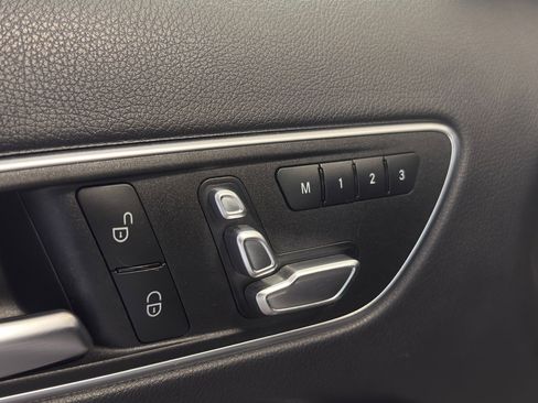 Used 2019 Mercedes-Benz GLA 250 4MATIC image 13