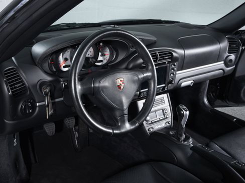 Used 2005 Porsche 911 4 Cabriolet AWD/4WD image 4