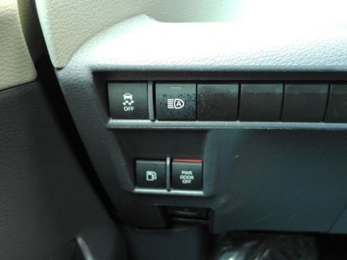 Used 2024 Toyota Sienna XLE image 39