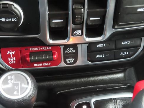 Used 2024 Jeep Wrangler Unlimited Rubicon AWD/4WD image 34