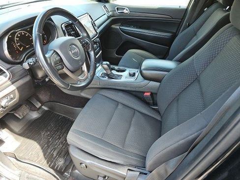 Used 2019 Jeep Grand Cherokee Laredo image 18