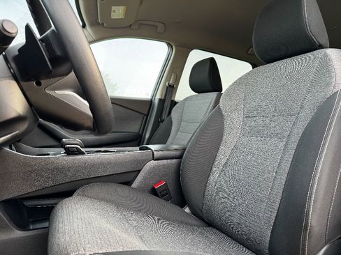 Used 2023 Nissan Rogue SV image 12