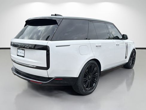 Used 2024 Land Rover Range Rover SE image 1