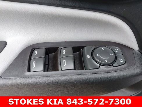 Used 2018 Chevrolet Equinox LS image 20