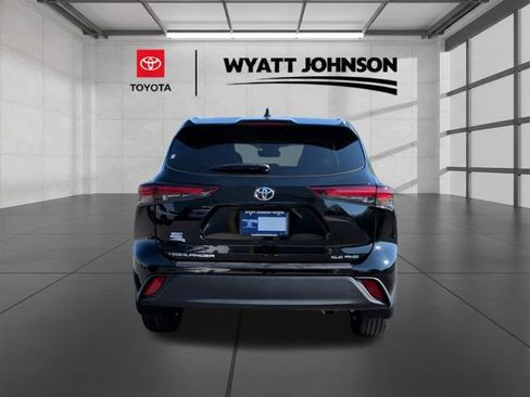 Certified 2025 Toyota Highlander XLE image 4