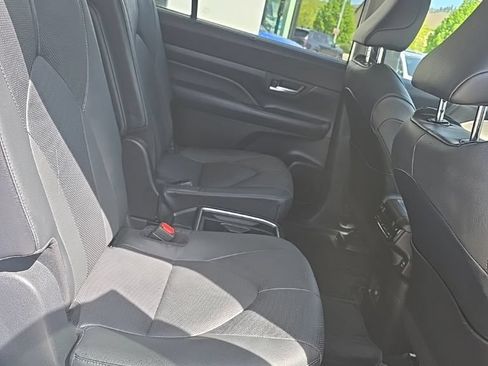 Used 2024 Toyota Grand Highlander AWD Hybrid image 11