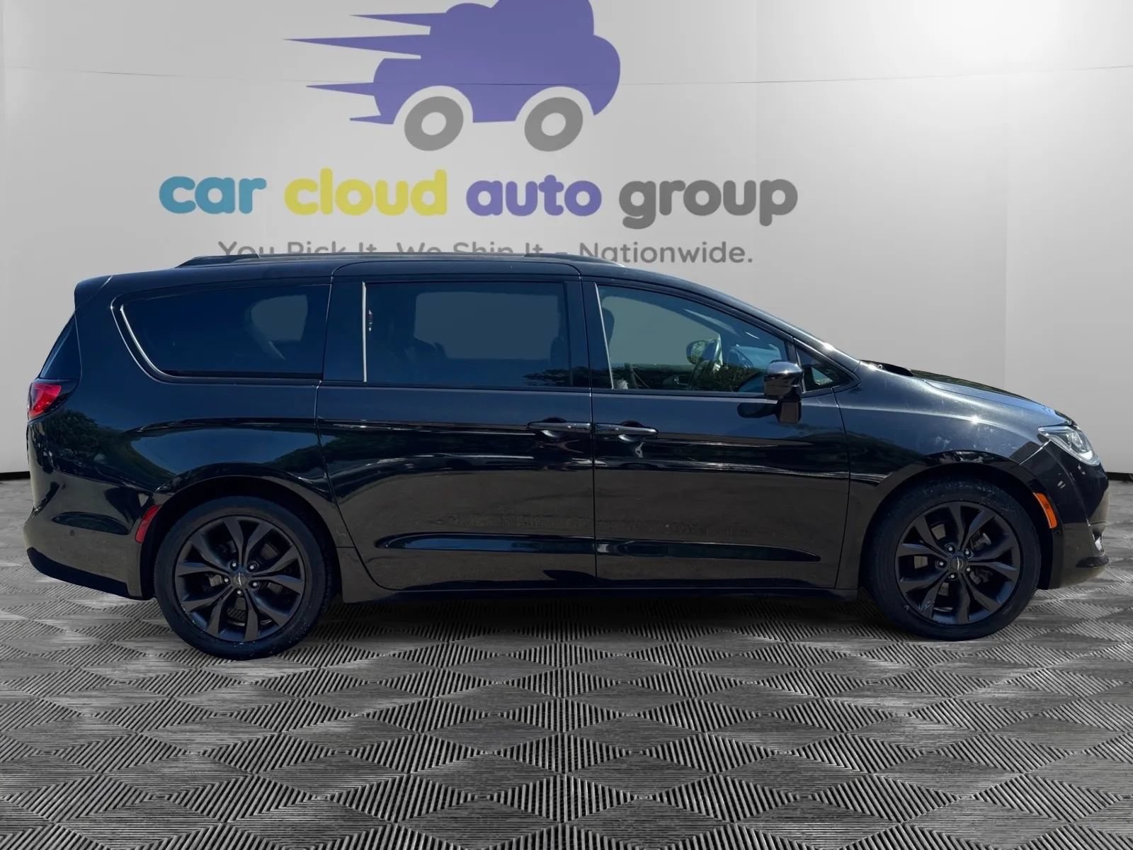 Used 2020 Chrysler Pacifica Touring-L w/ Advanced Safetytec Group FWD image 6