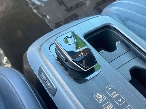 Used 2024 Nissan Ariya AWD image 30