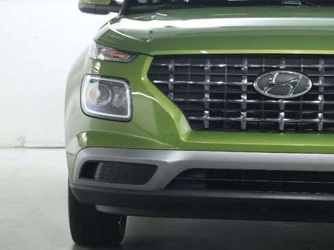 Used 2023 Hyundai Venue SEL FWD image 6