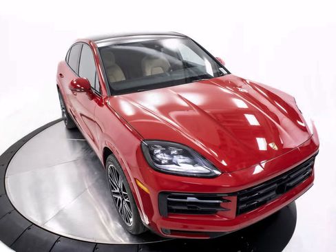 Certified 2025 Porsche Cayenne Coupe AWD/4WD image 22