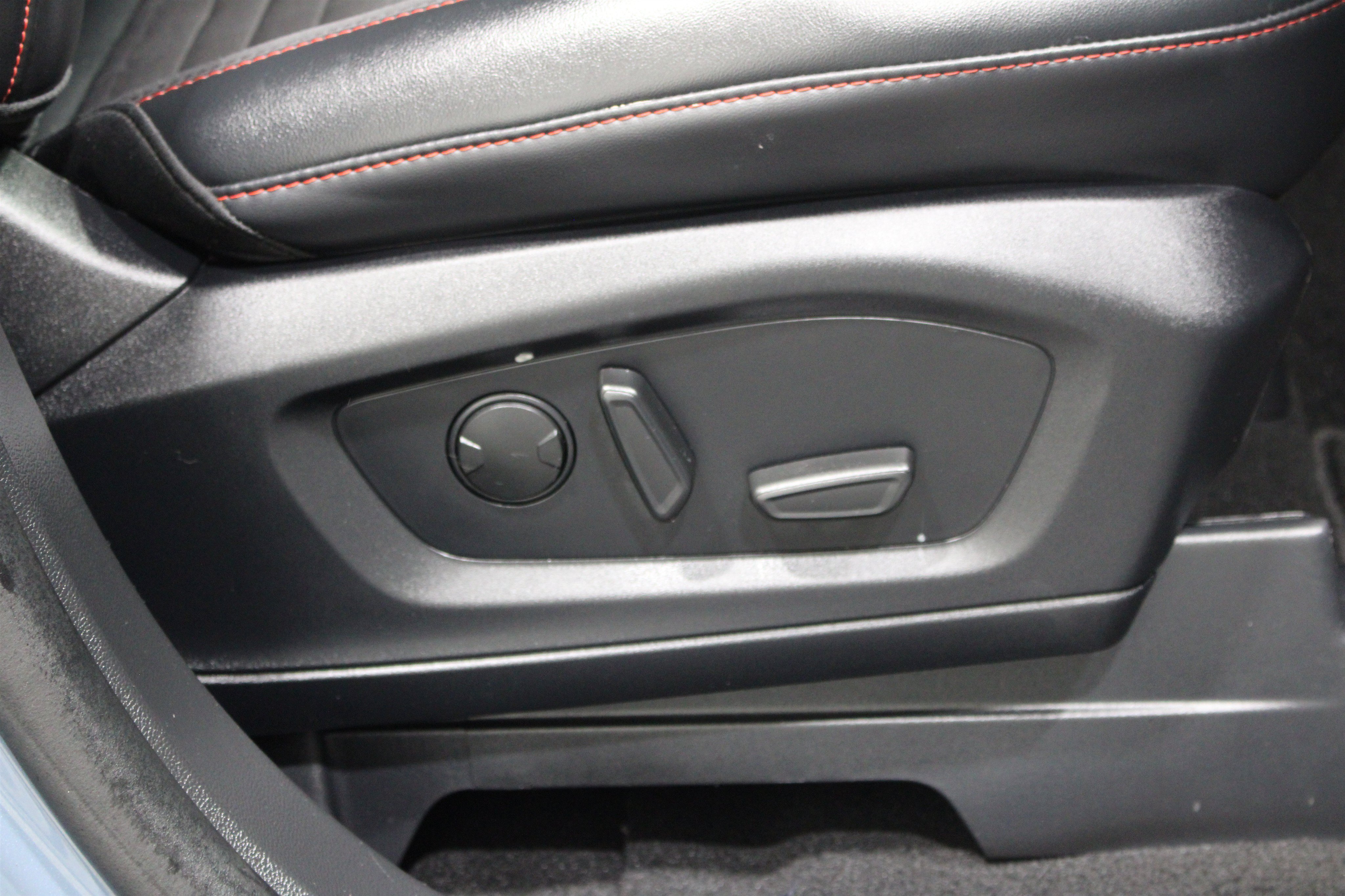 Used 2025 Ford Explorer ST-Line w/ Premium Package AWD/4WD image 30