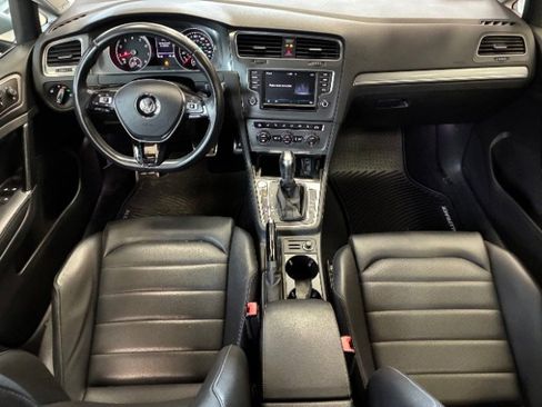 Used 2017 Volkswagen Golf Alltrack SE image 3