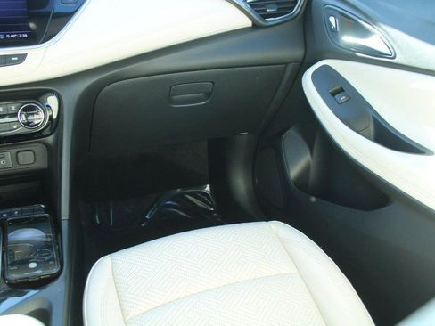 Used 2020 Buick Encore GX Essence w/ Advanced Technology Package image 17