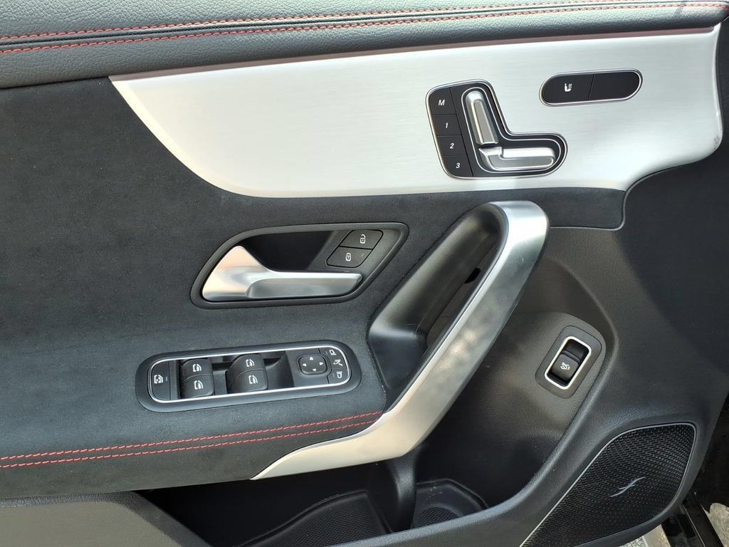 Used 2025 Mercedes-Benz CLA 35 AMG 4MATIC image 13