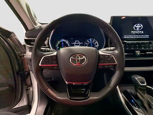 Used 2021 Toyota Highlander Platinum FWD image 11