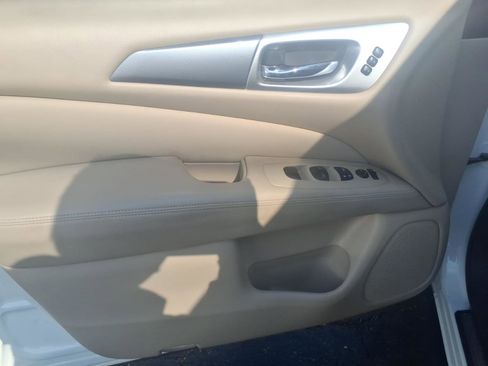 Used 2019 Nissan Pathfinder SL image 13