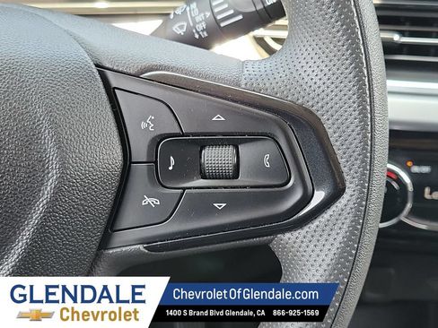 Certified 2025 Chevrolet Trax LT FWD image 31