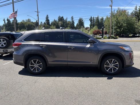 Used 2019 Toyota Highlander XLE AWD/4WD image 15