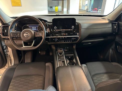 Used 2025 Nissan Pathfinder SV FWD image 35