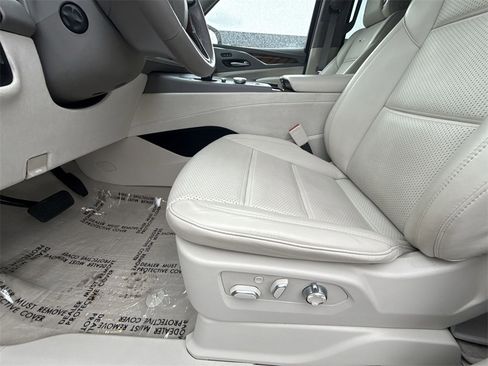 Used 2023 Cadillac Escalade Premium Luxury Platinum w/ Heavy-Duty Trailer Package image 11
