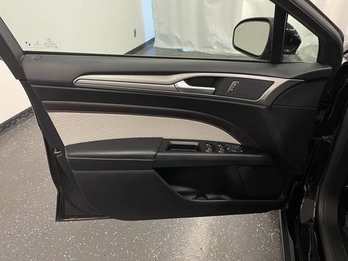 Used 2020 Ford Fusion SE w/ Equipment Group 151A image 9