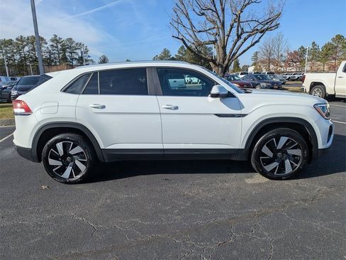 Used 2024 Volkswagen Atlas Cross Sport SE w/ Panoramic Sunroof Package image 3