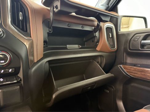 Used 2022 Chevrolet Silverado 1500 High Country w/ Z71 Off-Road Package AWD/4WD image 21