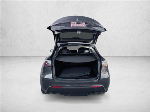 Used 2025 Tesla Model Y Long Range image 7