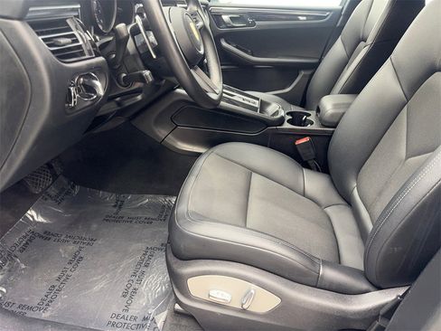 Used 2022 Porsche Macan image 25