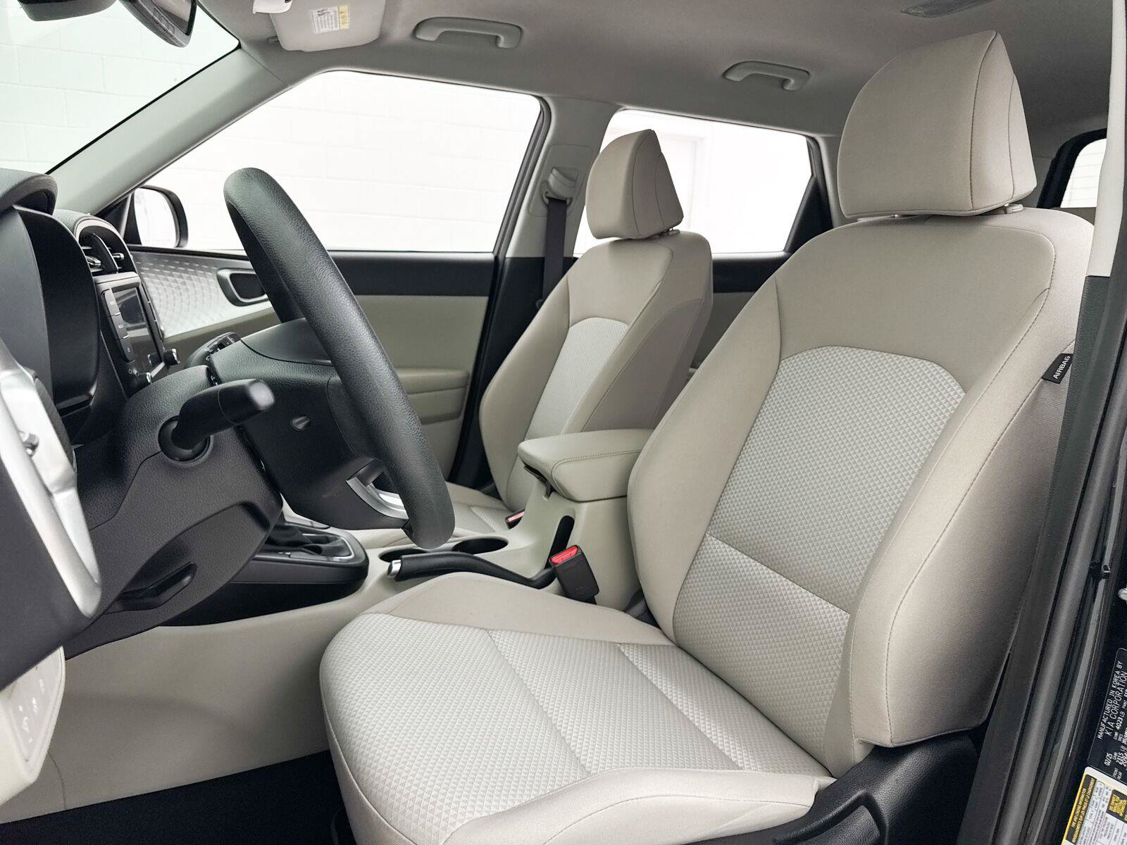 Used 2025 Kia Soul LX w/ LX Technology Package FWD image 21