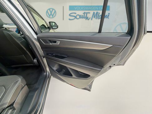 Certified 2024 Volkswagen Atlas Cross Sport SE FWD image 30