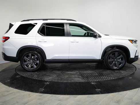 Used 2023 Honda Pilot Sport image 5