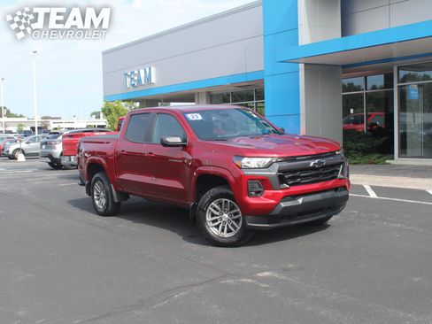 Used 2023 Chevrolet Colorado LT w/ LT Convenience Package II AWD/4WD image 30