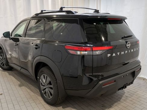New 2025 Nissan Pathfinder SV image 4