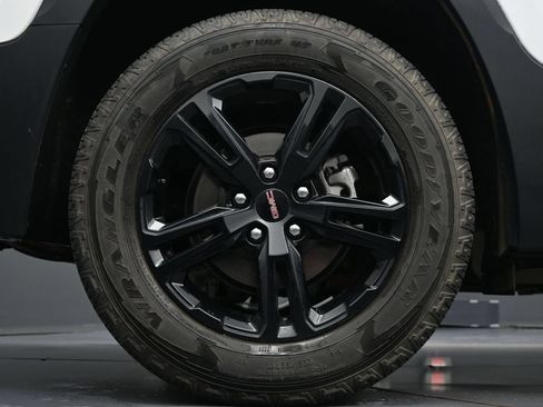 Used 2024 GMC Terrain AT4 w/ Tech Package AWD/4WD image 9