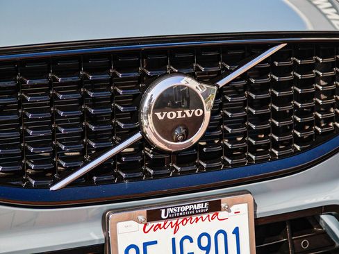 Used 2023 Volvo XC60 B5 Ultimate w/ Climate Package image 13