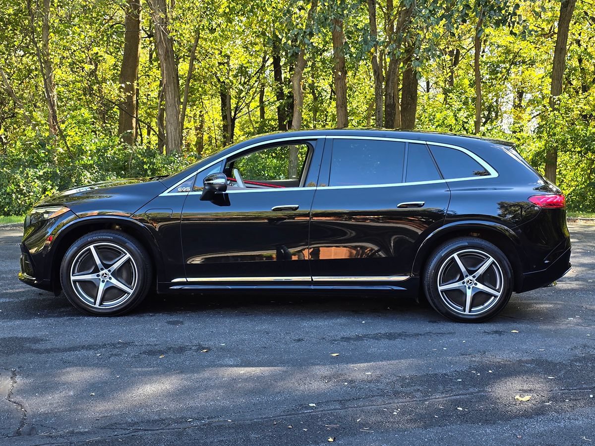 Used 2023 Mercedes-Benz EQS 580 4MATIC SUV image 3