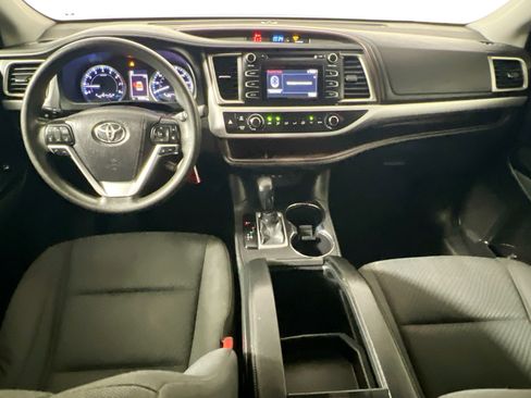 Used 2019 Toyota Highlander LE image 29