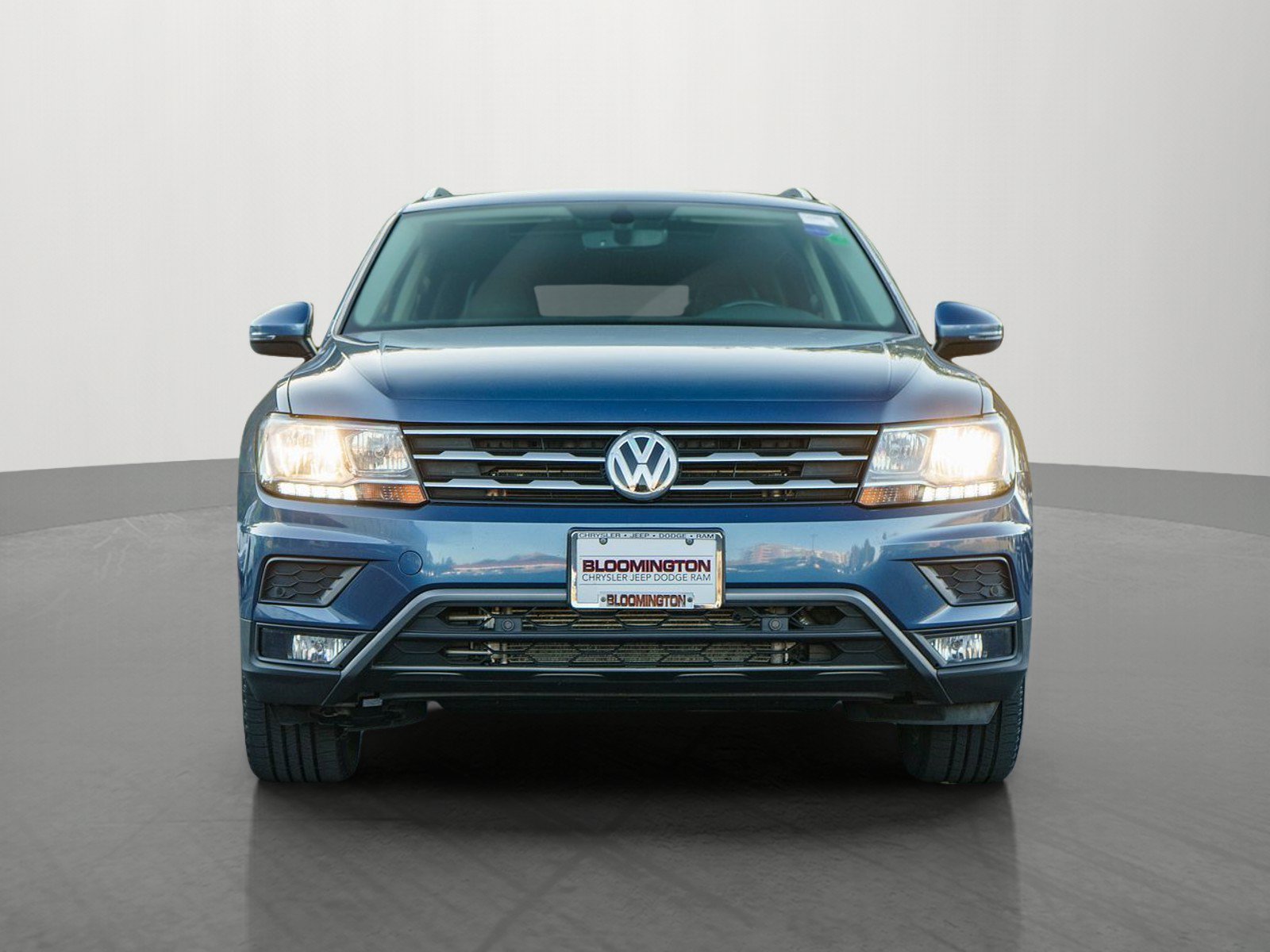 Used 2019 Volkswagen Tiguan SEL AWD/4WD image 2