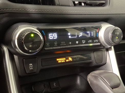 Used 2021 Toyota RAV4 XLE w/ Convenience Package AWD/4WD image 18
