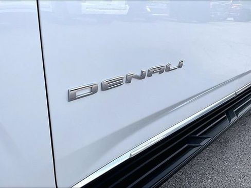 Used 2023 GMC Yukon XL Denali w/ Advanced Technology Package AWD/4WD image 8