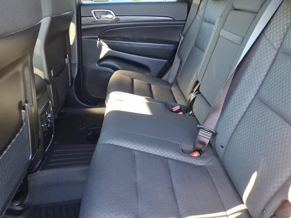 Used 2021 Jeep Grand Cherokee Laredo AWD/4WD image 16