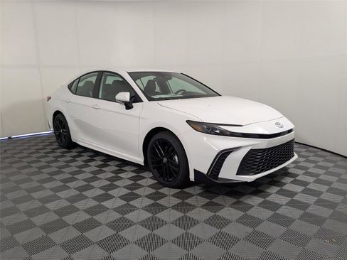 New 2026 Toyota Camry SE image 4