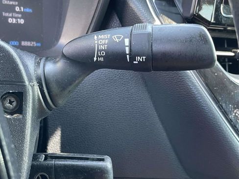 Used 2022 Toyota Corolla LE FWD image 28