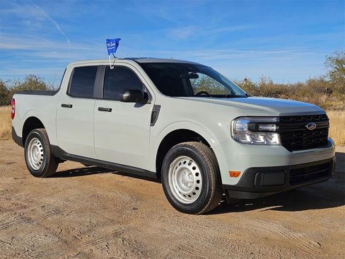 Certified 2024 Ford Maverick XL image 3