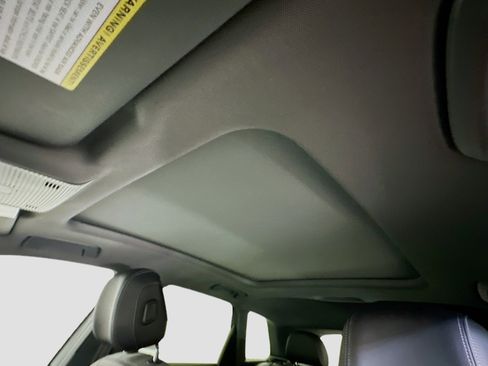 Used 2022 Audi Q4 e-tron Prestige image 27